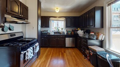 Building Photo - 27 Falcon St