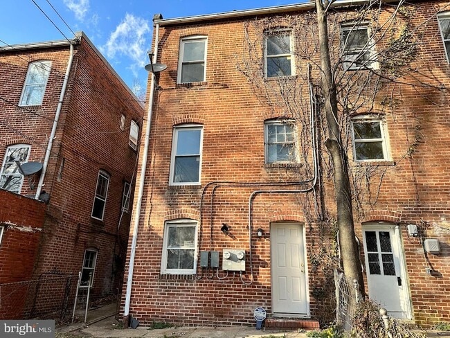 Building Photo - 4227 Euclid Ave