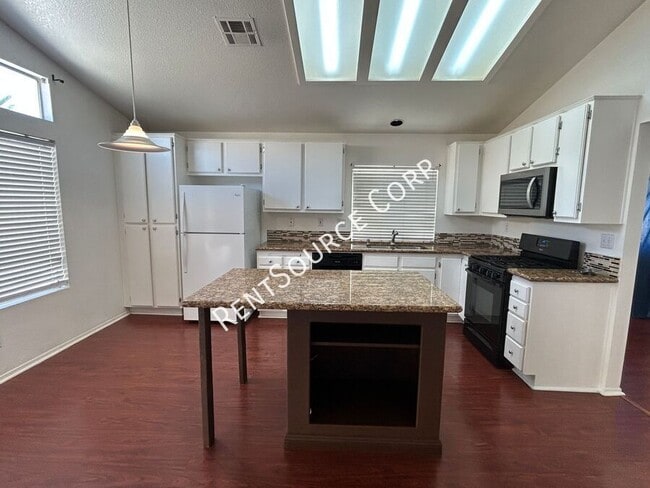 Building Photo - 39914 Milan Dr