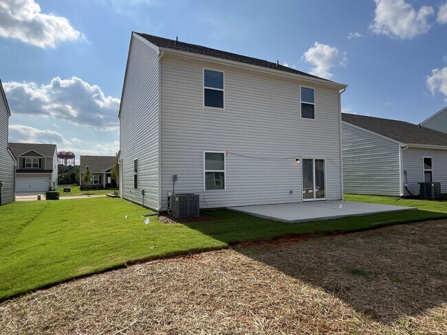 Building Photo - Newer 3 Bed House in East Charlotte
