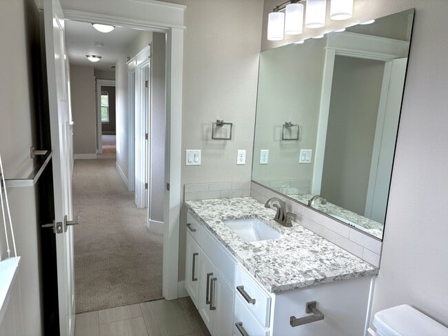 Building Photo - St. Johns Modern Build with Fenced Backyar...