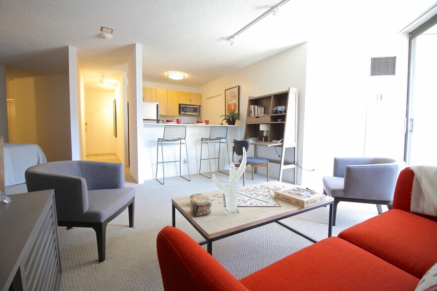 Building Photo - 798 N Dearborn St