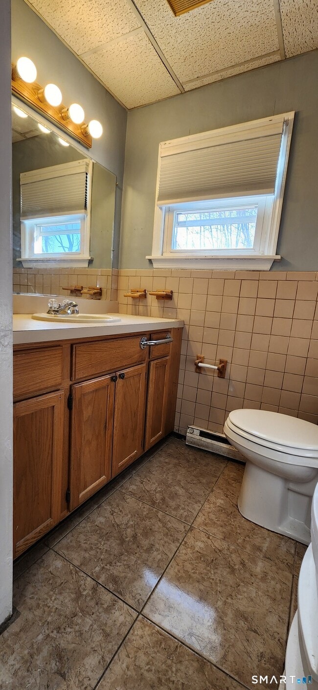 Building Photo - 52 Davis St