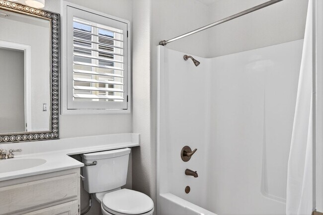 Building Photo - Renovated Court Location Beauty – Spacious 4BD Home Near Pleasant Hill!