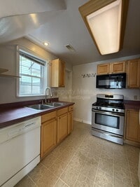 Building Photo - 1115 Winchester St