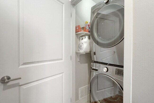 Building Photo - Charming Home in the Baker Neighborhood!
