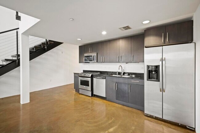 Building Photo - 4111 W Sunset Blvd