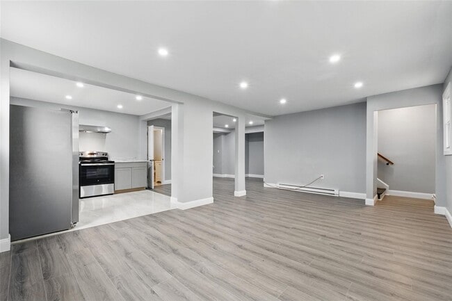 Building Photo - 809 Broadway