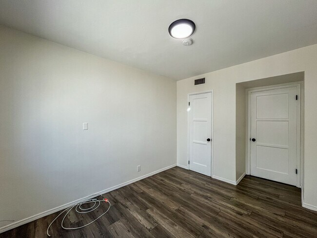 Building Photo - 3401 W 84th Pl