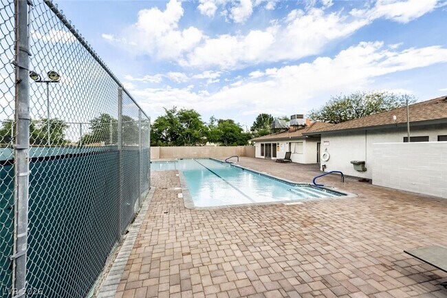 Building Photo - 1377 Lorilyn Ave