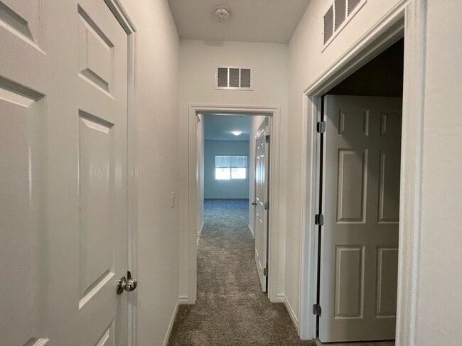 Building Photo - GATED 3 BED 2.5 BATH 2 CAR GARAGE + LOFT IN NORTH LAS VEGAS