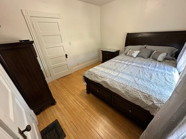 Building Photo - 40 Silver St