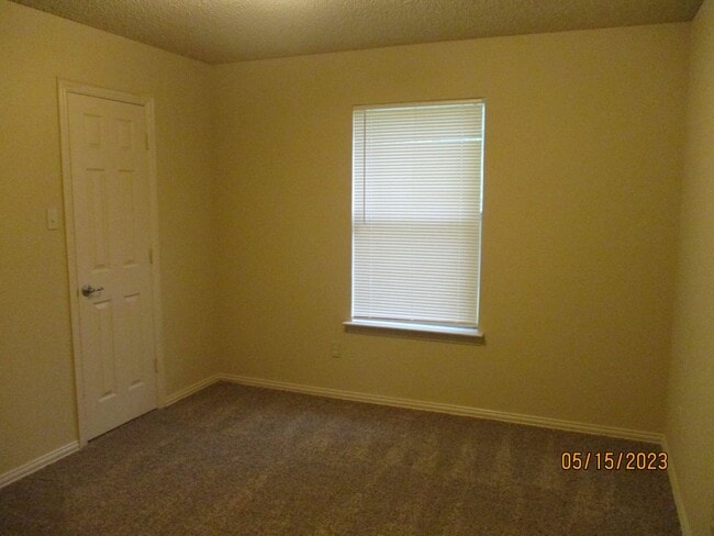 Building Photo - 5900 Silverpoint Ct