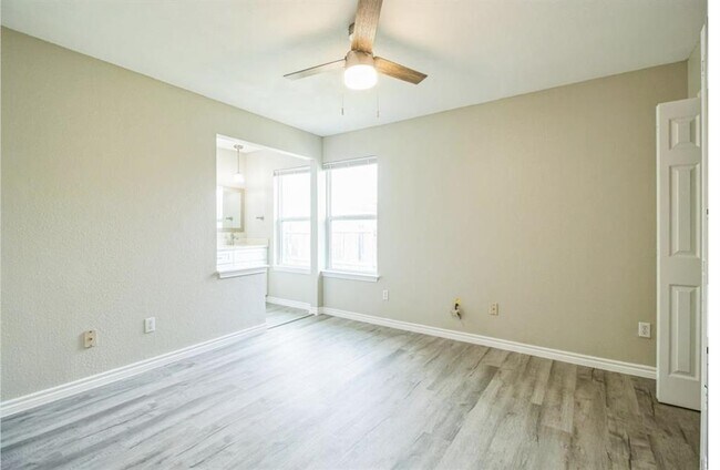 Building Photo - 12708 La Salle Dr