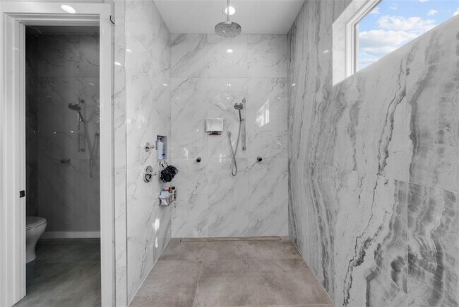 Building Photo - 3624 S Gardenia Ave