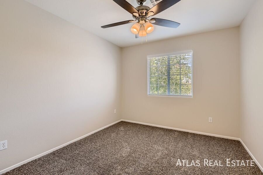 Building Photo - 4917 Royal Lake Ave