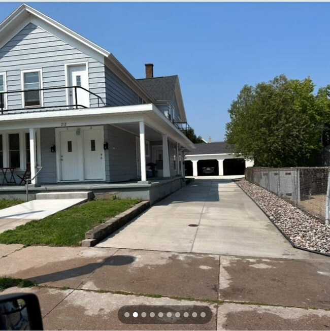Primary Photo - 212 Rock St