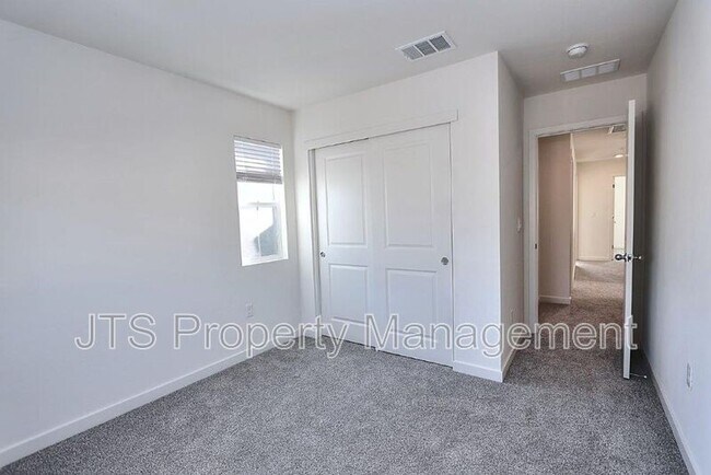 Building Photo - 2104 Shady Tree Cir
