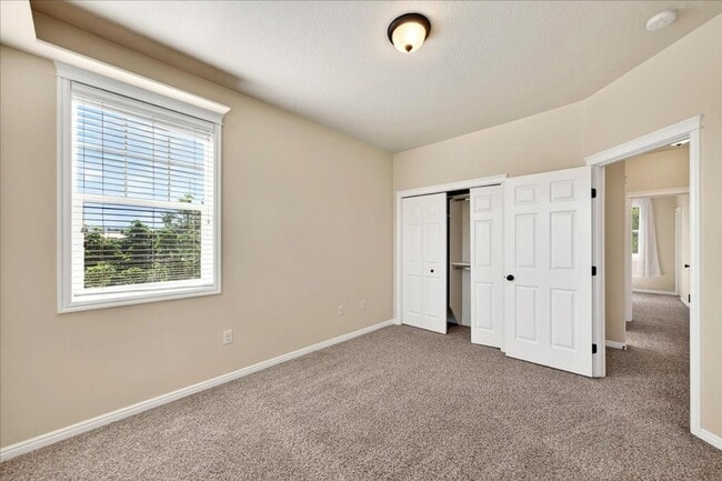 Building Photo - Stylish Multi-Level Condo in West Boise