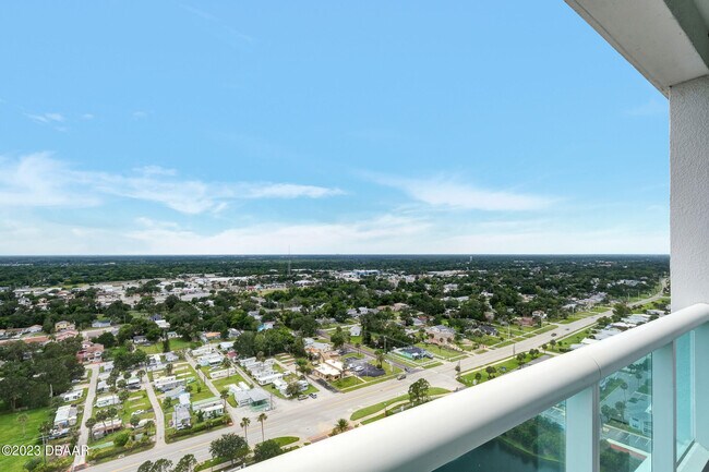 Building Photo - 241 Riverside Dr