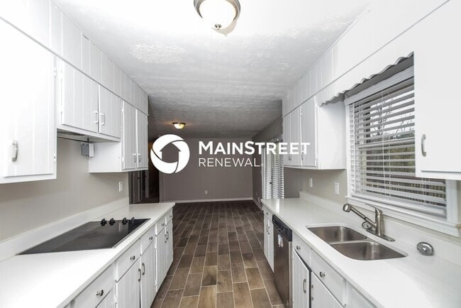 Building Photo - 3 Bedroom Pet-Friendly Home in Powder Springs, GA with Main Street Renewal