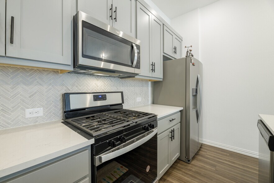 Building Photo - 9916 Hennings St