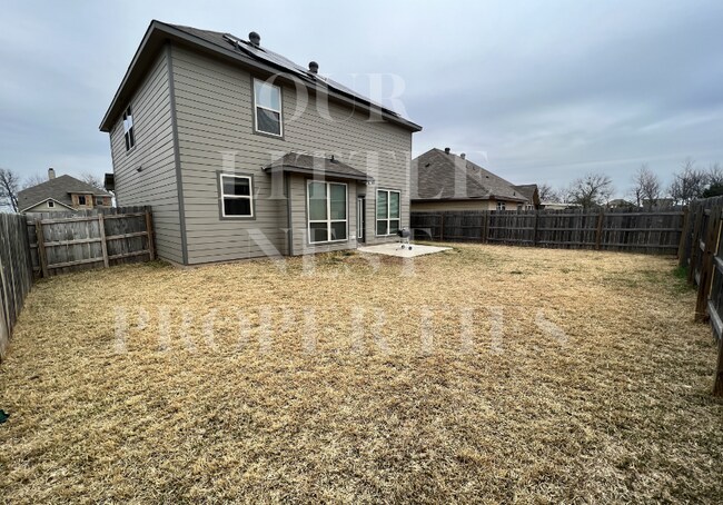 Building Photo - 10712 Fallbrook Rd