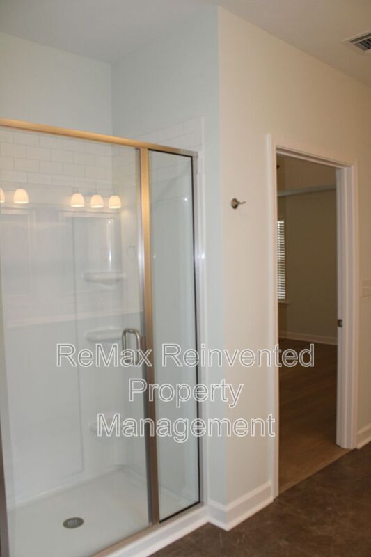 Building Photo - 921 Holbrook Dr