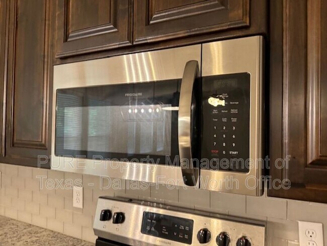 Building Photo - 1612 Town Creek Cir