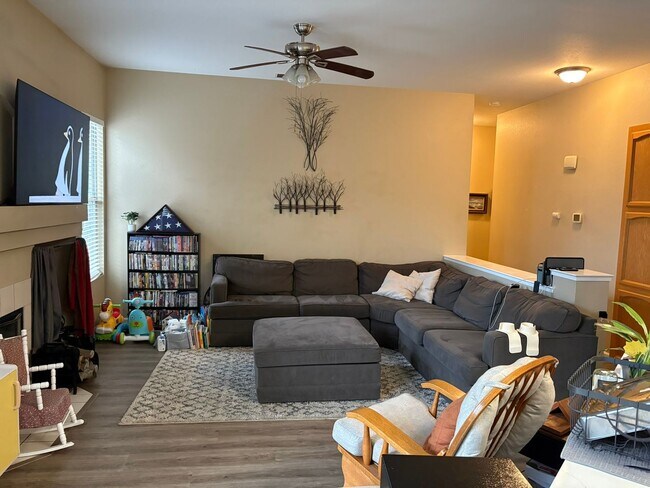 Building Photo - 2085 Galleon Dr