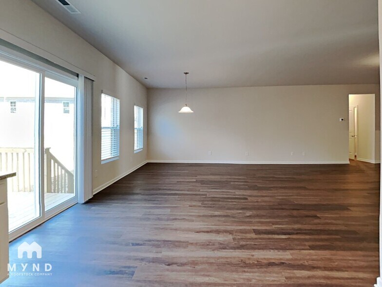 Building Photo - 7220 Static Wy