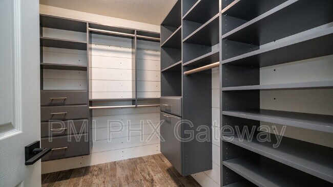 Building Photo - 1891 E Oasis Dr