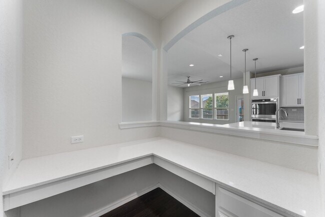Building Photo - 942 Blue Violet