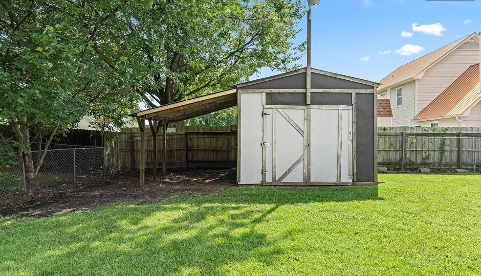 Building Photo - 122 Settlers Cir