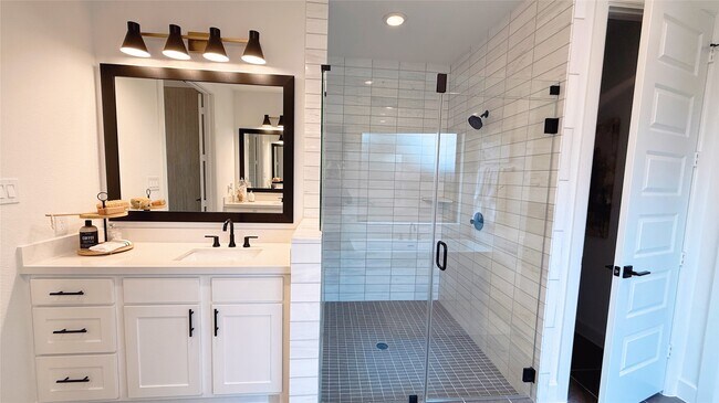 Building Photo - 5603 Logan Ridge Ln