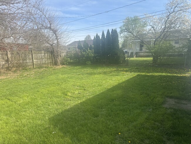 Building Photo - 1207 Chalet Ave