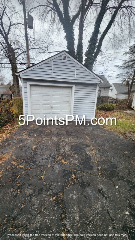 Building Photo - 13721 Alvin Ave