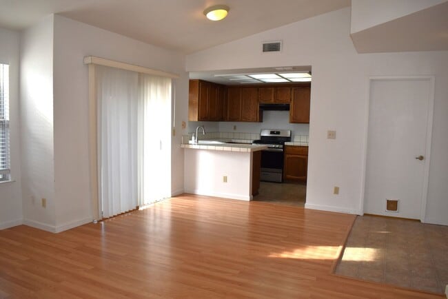 Building Photo - 9435 Soaring Oaks Dr