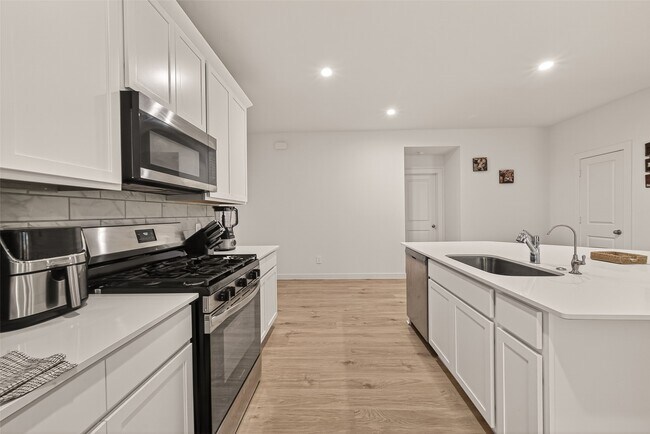Building Photo - 30518 White Cliff Ct