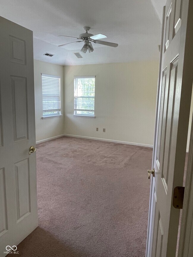 Building Photo - 5806 Tanager Ln