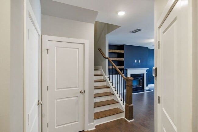 Building Photo - 38 Auburn Wds Dr