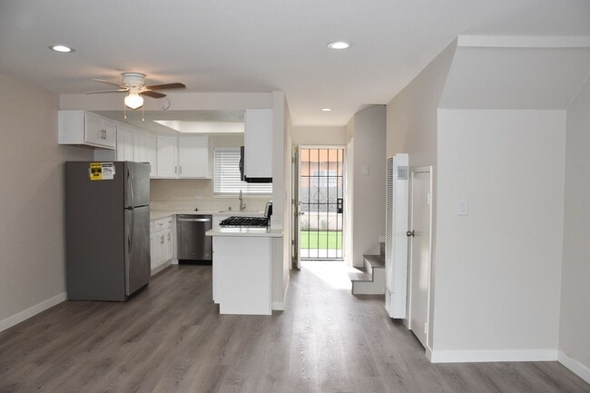 Building Photo - Olive (815) North
