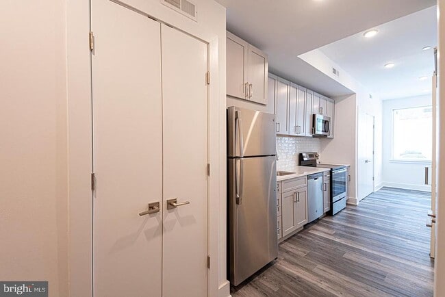 Building Photo - 1245 Ridge Ave