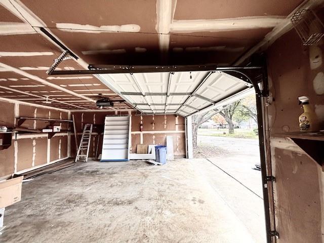 Building Photo - 1618 Oakridge Dr