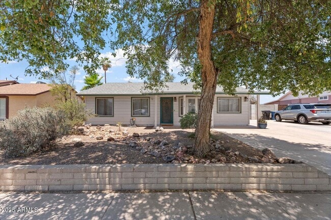 Primary Photo - 2116 W Garden Dr