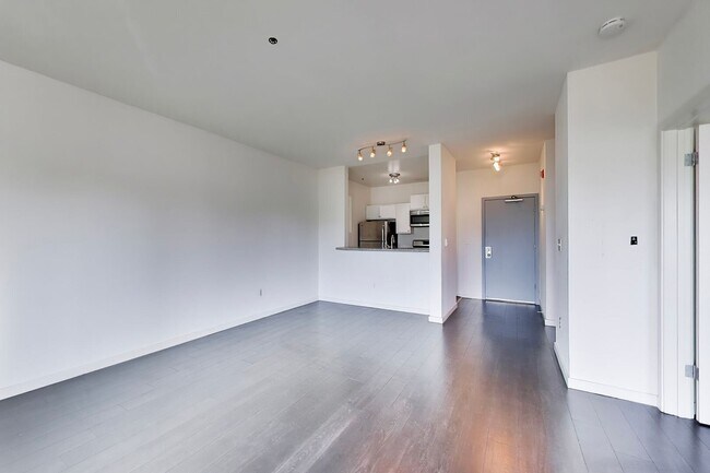 Building Photo - 1524 1st Ave