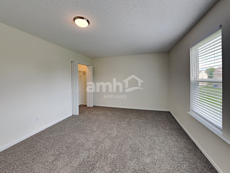 Building Photo - 10275 Holly Berry Cir