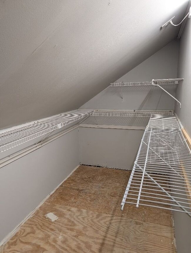 Building Photo - 45 Reel St