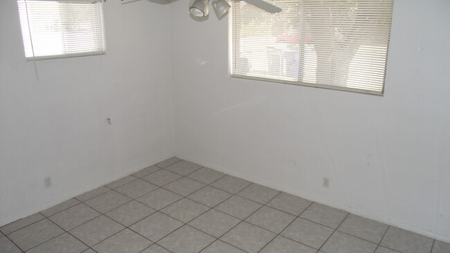 Building Photo - Northeast El Paso 3 Bed