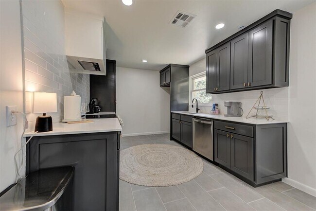 Building Photo - 1510 Melrose Dr